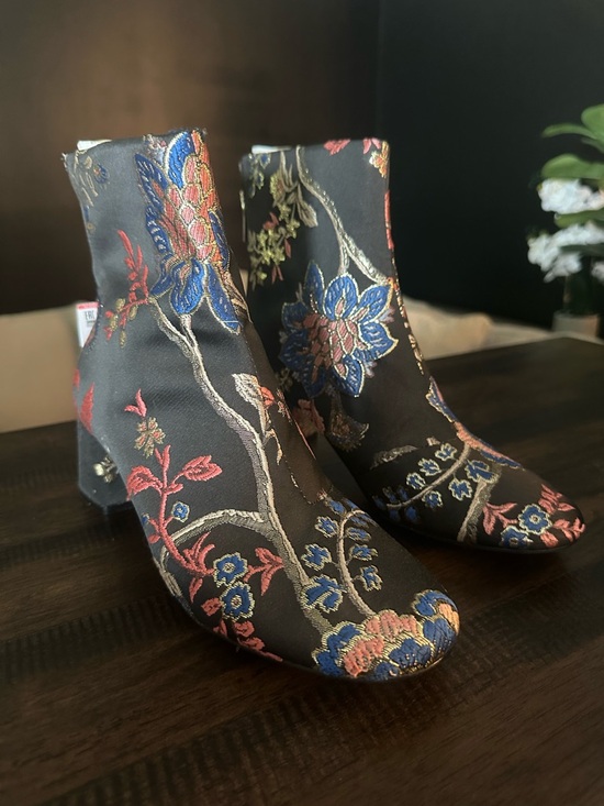 Zara Shoes - Zara Floral Embroidered Black Ankle Booties